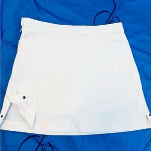 White Callaway golf skort. Size 12. Polyester/Rayon/spandex blend.